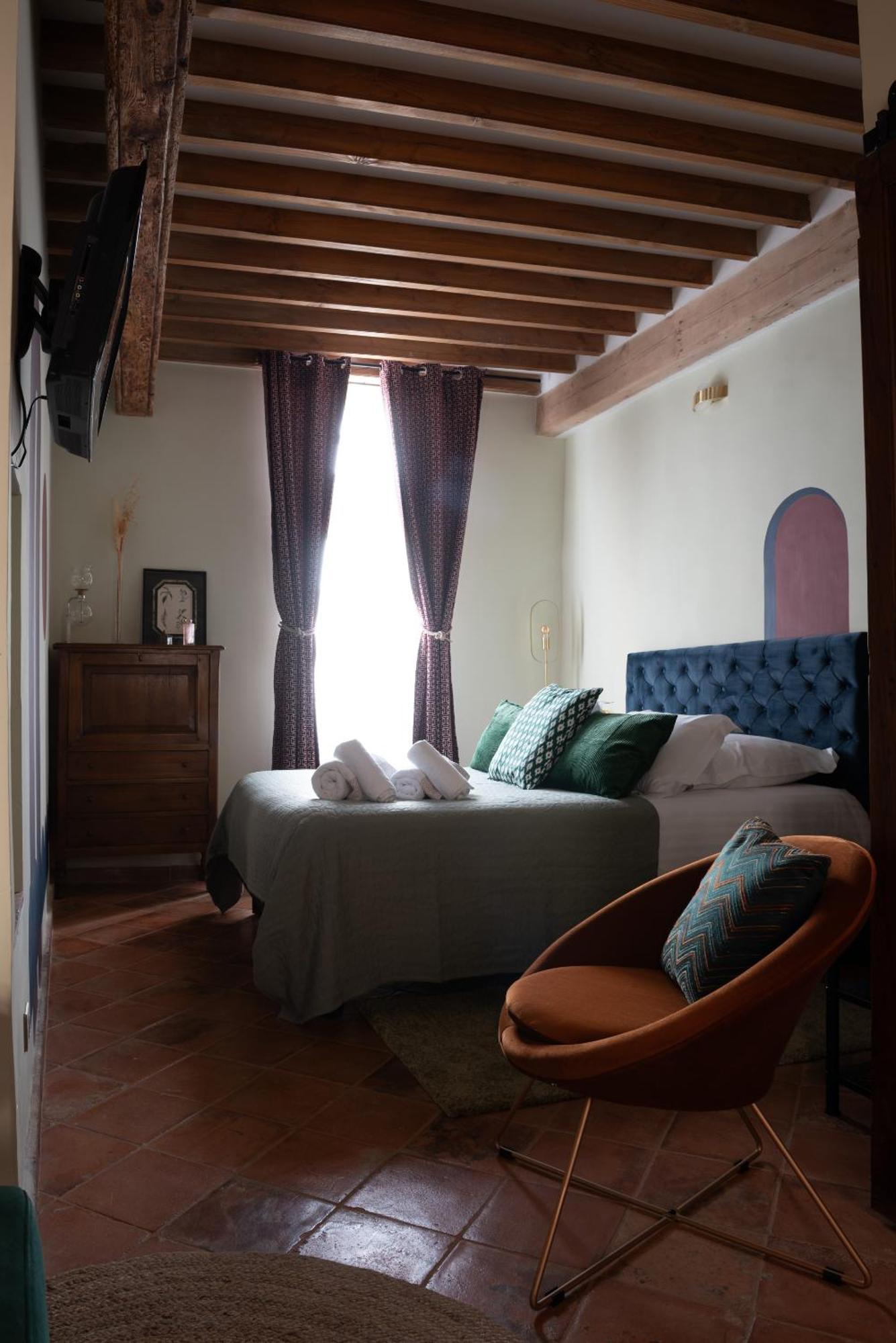 La Maison D'en Bas Des Seigneurs * Cucuron