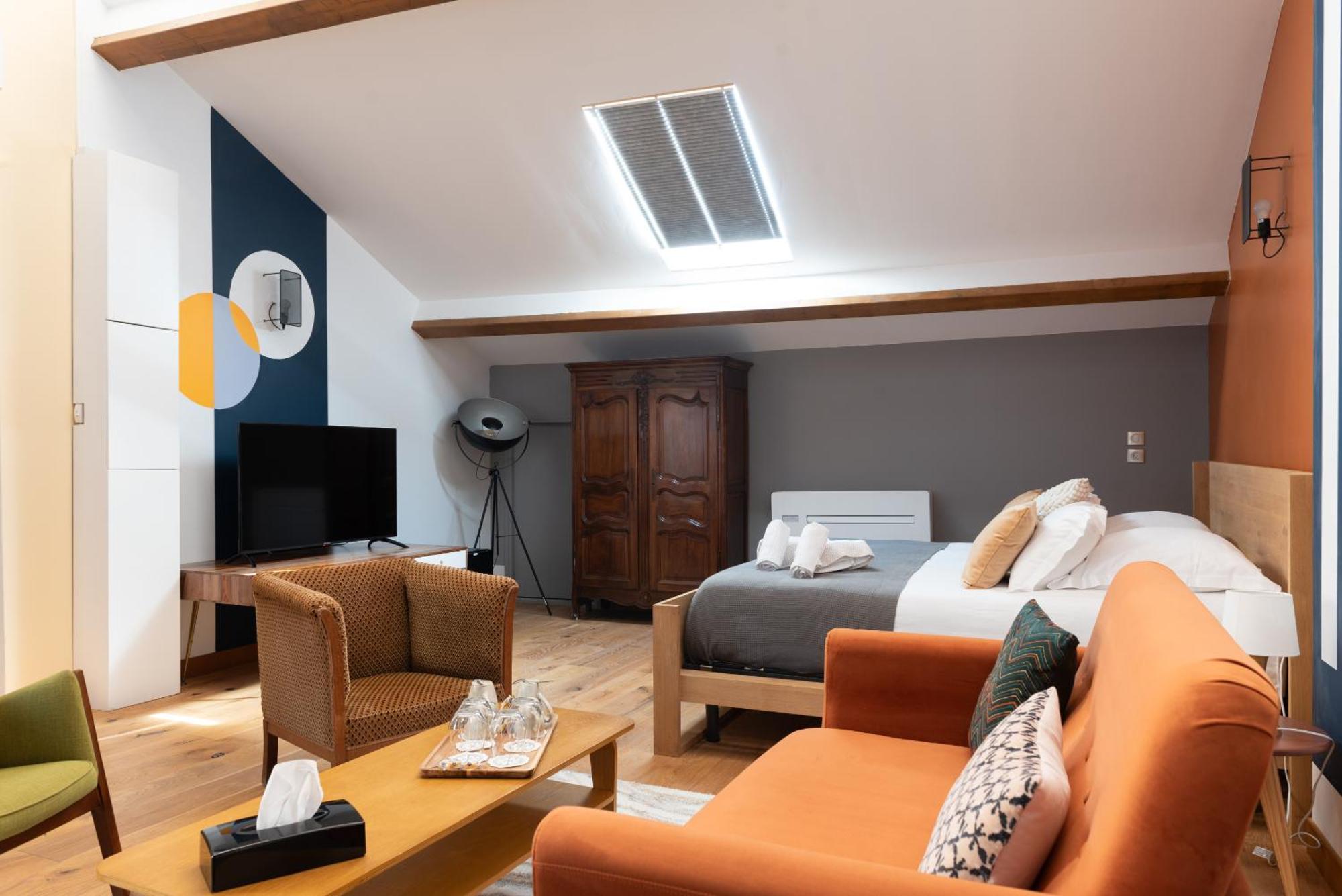 La Maison D'en Bas Des Seigneurs Pensión Cucuron