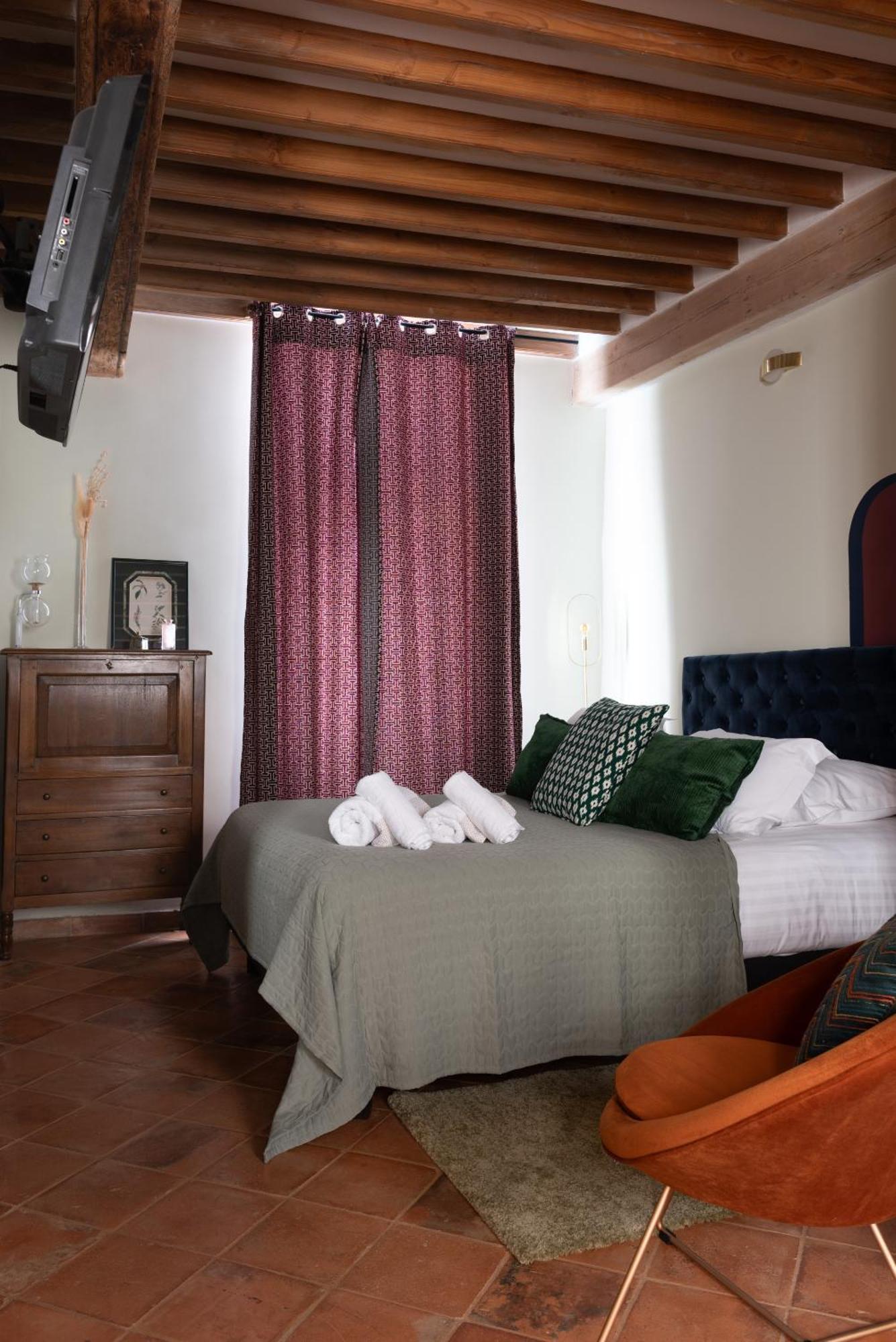 Pensión La Maison D'en Bas Des Seigneurs Cucuron